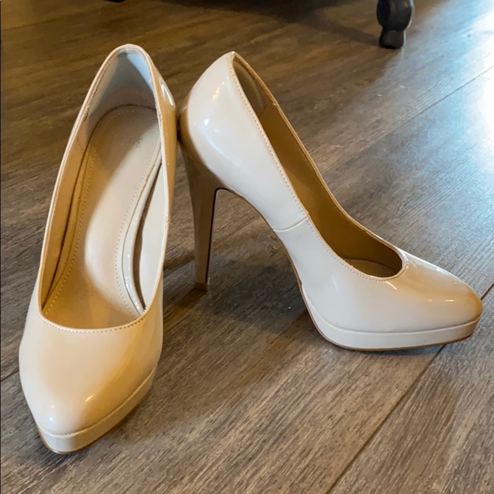 Stunning nude shoes
